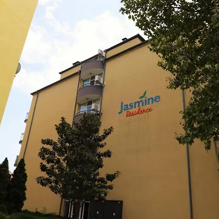 Jasmine - Menada